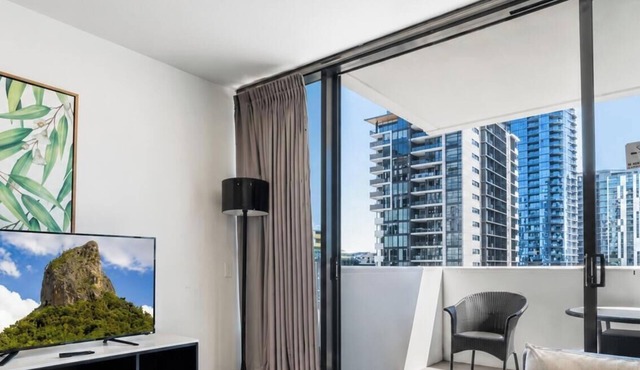 Center Located 2 bedroom Apartment South Brisbane in South Brisbane