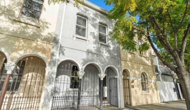 Centered Victorian Townhouse in East Melbourne