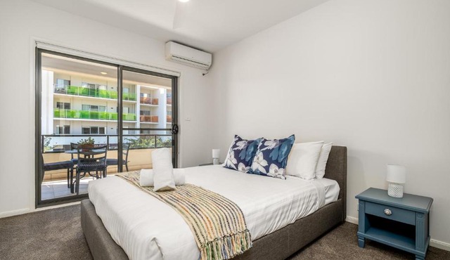 Central 2BR Stylish Apt Located in Greenway - Hosted by Canstay