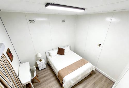 Central Burwood quiet share stay