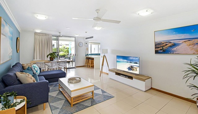 Central Coolum Penthouse with Rooftop Terrace