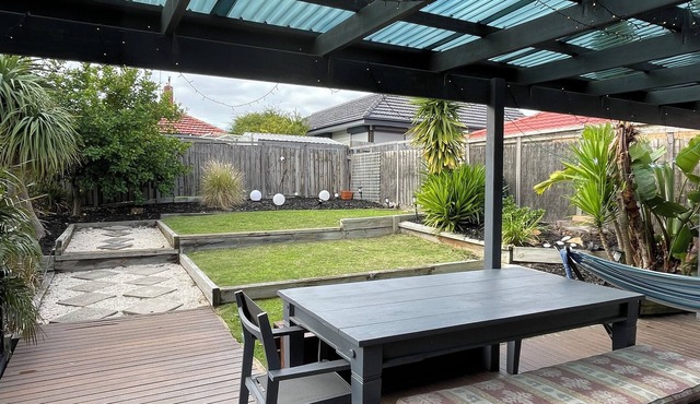 Central Rosebud Getaway| Walk to Beach, Cafés & Shops | Free WIFI