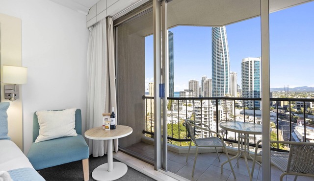 Central Twin Apartment with Ocean View - Q-Stay