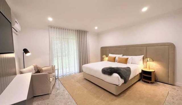 Chambré Estate Suite 6 - experience elegant luxury