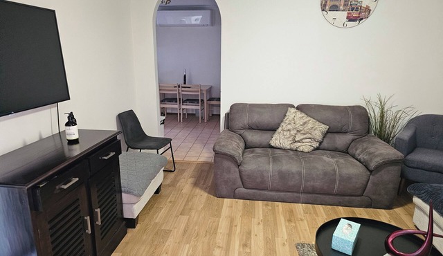 Charming 3-bedroom House in Meadow Heights - Perfect Family Retreat