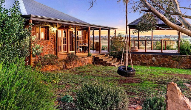 Charming Countryside Cottage Rental in Mansfield Mount Buller, Australia in Mansfield