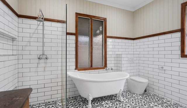 Charming Queenslander | Sleeps 6 | Near CBD & Park in Newmarket