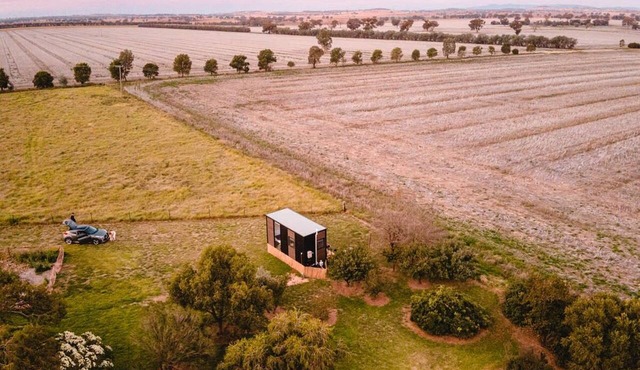Charming Tiny Home on a Farm for a Romantic Getaway in NSW in Canowindra