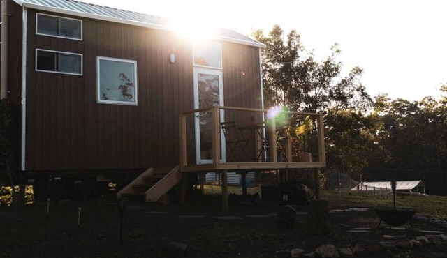Charming Tiny House Rental for Glamping in Queensland in Palmwoods