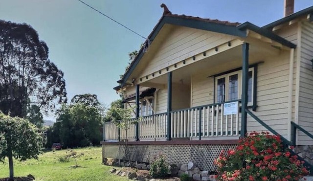 Cherry Blossom- Beechworth Getaways dog friendly in Beechworth