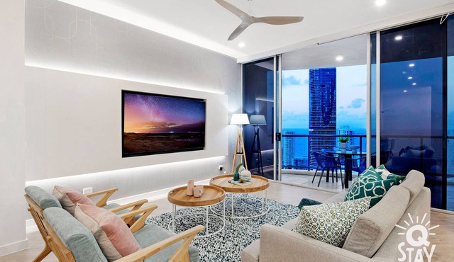 Chevron – 3 Bed Executive Sub Penthouse Ocean in Surfers Paradise