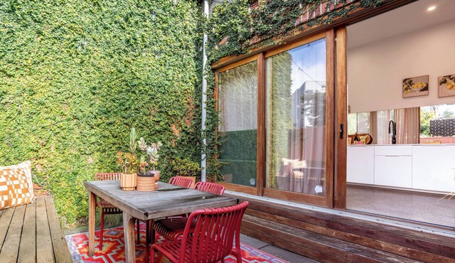 Chic Carlton Retreat | Rooftop, Central, Spacious