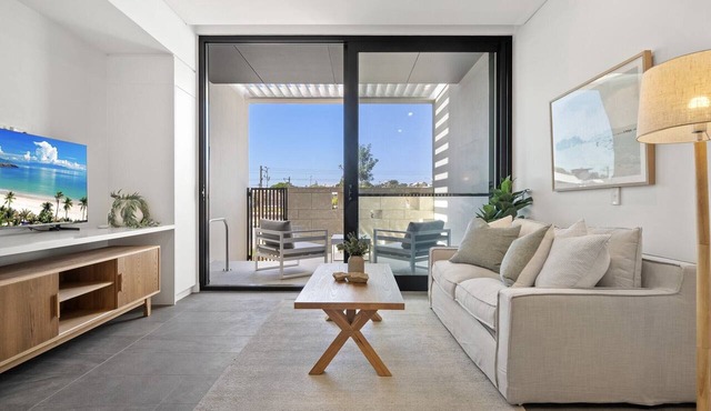Chic Ground-Floor Studio Near Local Cafés