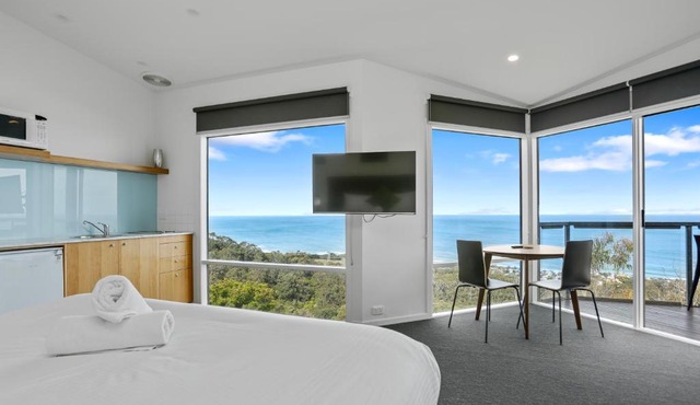 Chris's Beacon Point Restaurant & Villas in Apollo Bay