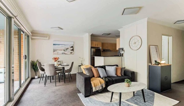 City Apt + Parking | 5 Mins to Darling Harbour