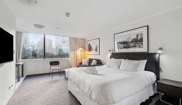 City Pad with Hyde Park Views, Walk to Everything! in Darlinghurst