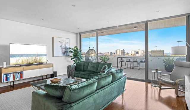 City Perch Escape Sweeping Penthouse style Haven