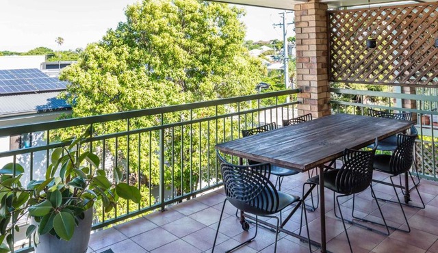 City Pulse Hideaway Steps to Valley & CBD