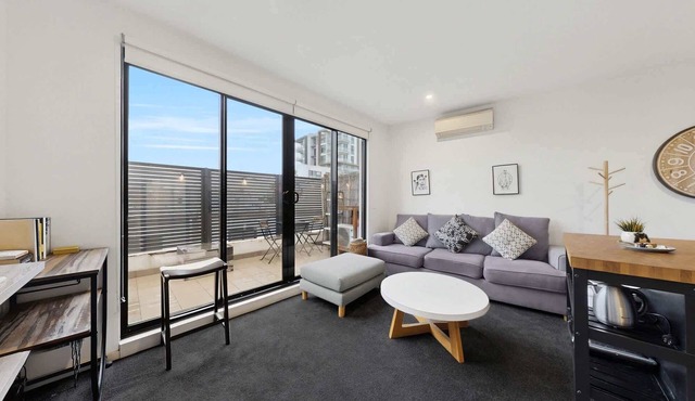 City-View 1-Bed Apartment Near Central Park
