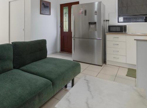 Classy Modern self contained Studio- Private & Peaceful