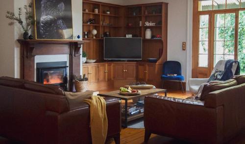 CLAYFIELD HOMESTEAD - rustic country accommodation in Bishopsbourne