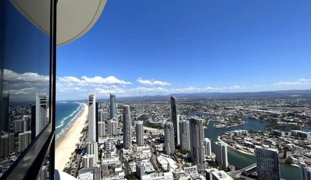 Cloudview Retreat | Luxe Skyhome Experience in Surfers Paradise