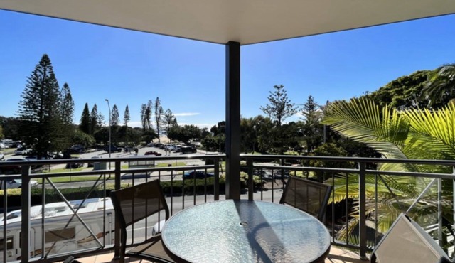 Coastal 2-bedroom apartment at Portobello by the Sea, Dicky Beach. Enjoy ocean glimpses, resort pool, and BBQ area. Sleeps 4 comfortably. Steps from surf, cafes, and shops. Perfect for a relaxing Sunshine Coast holiday.