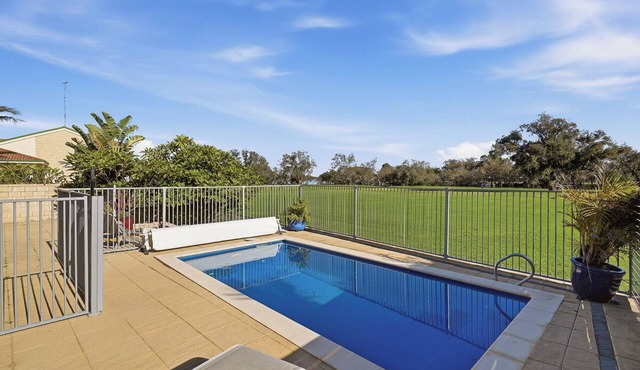 Come and enjoy our eclectic yet tranquil family home literally on the banks of the Murray River. Dogs welcome (by arrangement).