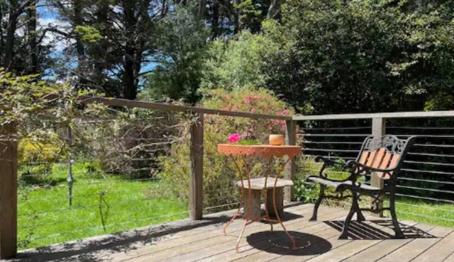 Come stay at our Cosy Cottage in Bundanoon. Short walk to cafes and restaurants.