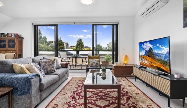 Comfortable 2 Bed Stay with Parking