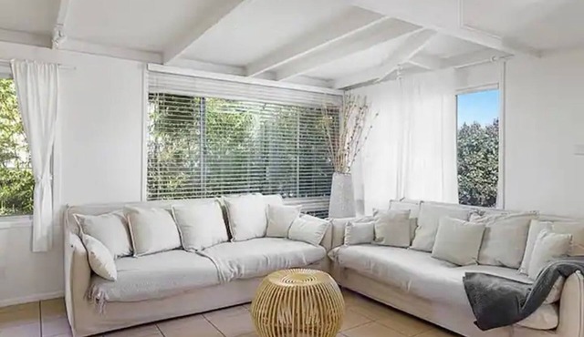 Comfortable 5 bed Boho Beachhouse -200m beach/lake