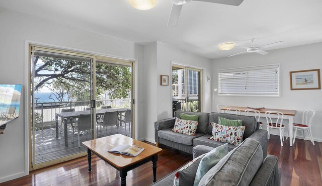 Comfortable unit within a short stroll of Cylinder and Deadmans Beaches. in Point Lookout