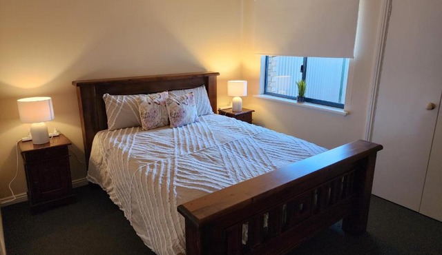 Comfortable Villa across the road from the Historic Recreation Hotel in Kalgoorlie