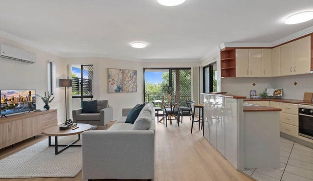 Comfy 2-Bedroom Family Apartment with Free Parking
