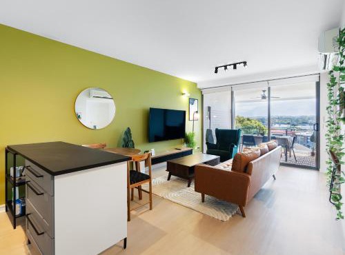 Comfy 2BR w Parking, Pool & Large Private Balcony