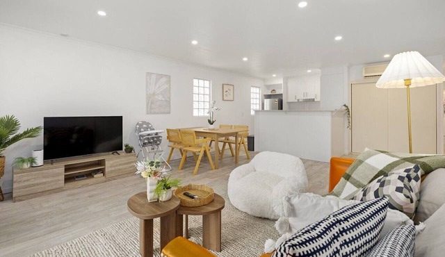 Contemporary 2-Bedroom Apartment in Sothbank in South Brisbane