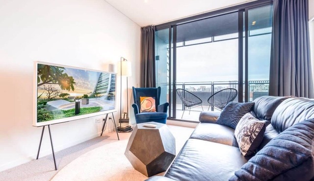 Contemporary 2-Bed Apartment Minutes to City