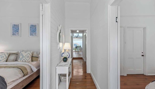 Contemporary Character! 3Bed/1.5Bath/1Car~New Farm