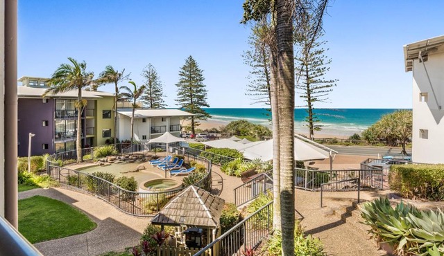 Coolum Beachside Apartment