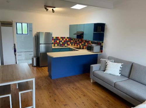 Copacabana 4 61 Sandy Point Rd - water views, air con and WiFi in Corlette