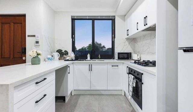Corporate Entire House 2|Walk to Curtin University