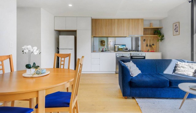 Cosy 1-Bed with Private Balcony By Showgrounds