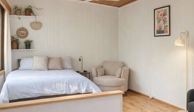 Cosy Bush & Beach House in Otford
