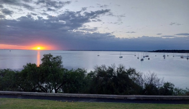 Cosy Corio Gateway - 2 Mins to Spirit of Tasmania