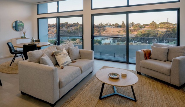 Cove Landing Ocean View Apt-02 James Comrie Sleeps 4