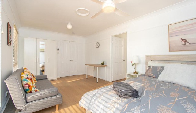 Cozy Studio Suite in House - Private Kitchen Bath