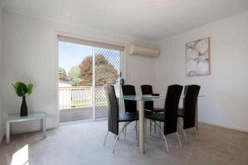 Cozy Suburban Haven Parking & Wi-Fi in Kings Meadows