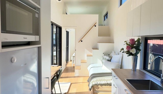 Cozy tiny home near Cradle Mountain, Burnie & Guide Falls.