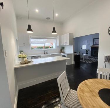 Daisy Cottage, 4 bedrooms, close to CBD