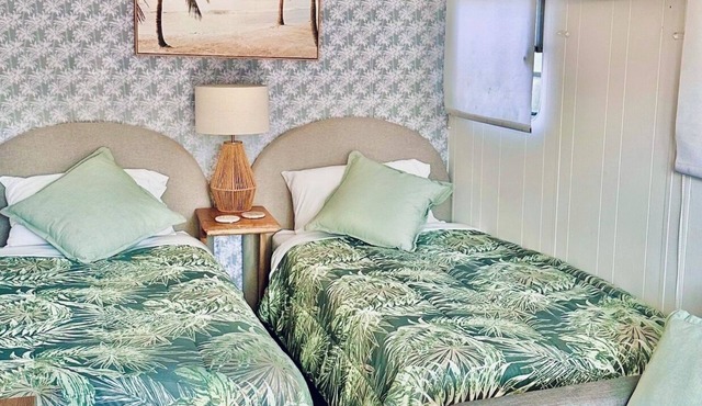 Daisy – retro caravan for families, sleeps 6 | Rye, Mornington Peninsula in Rye